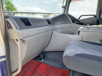 UDトラックスクオントレーラーヘッド（トラクターヘッド）大型（10t）[写真29]