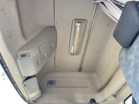 UDトラックスクオントレーラーヘッド（トラクターヘッド）大型（10t）[写真31]