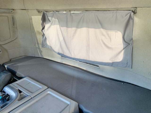 UDトラックスクオントレーラーヘッド（トラクターヘッド）大型（10t）[写真32]