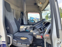 UDトラックスクオントレーラーヘッド（トラクターヘッド）大型（10t）[写真33]