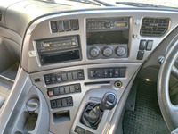 UDトラックスクオントレーラーヘッド（トラクターヘッド）大型（10t）[写真35]