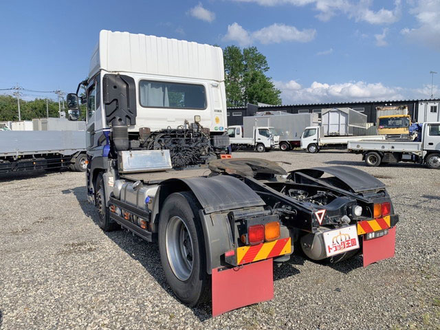 UDトラックスクオントレーラーヘッド（トラクターヘッド）大型（10t）[写真04]