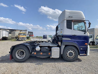 UDトラックスクオントレーラーヘッド（トラクターヘッド）大型（10t）[写真05]