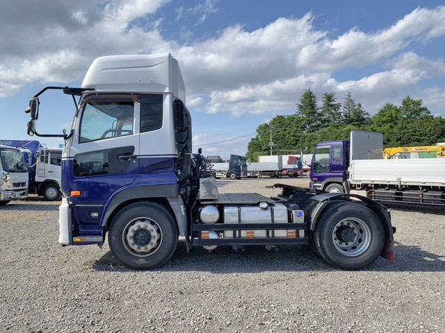 UDトラックスクオントレーラーヘッド（トラクターヘッド）大型（10t）[写真06]