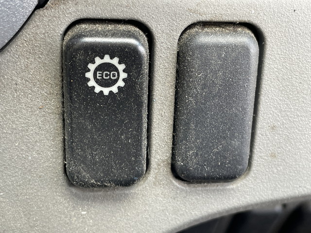 三菱ふそうキャンターガッツ平ボディ小型（2t・3t）[写真30]