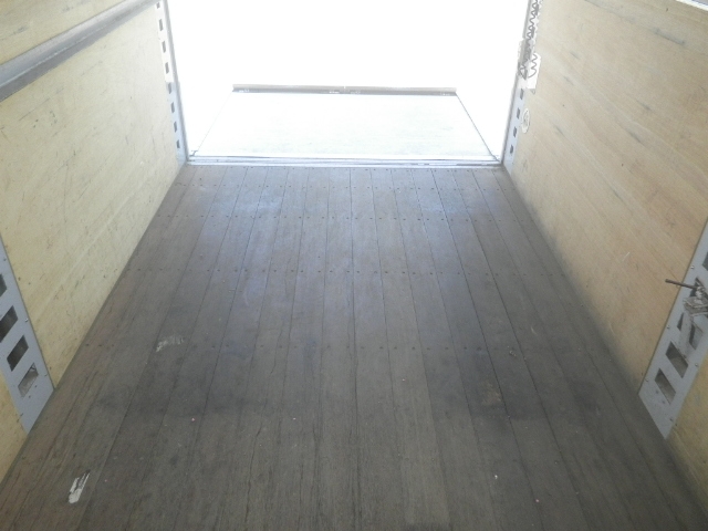 いすゞエルフアルミバン小型（2t・3t）[写真10]