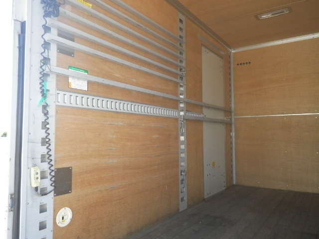 いすゞエルフアルミバン小型（2t・3t）[写真13]