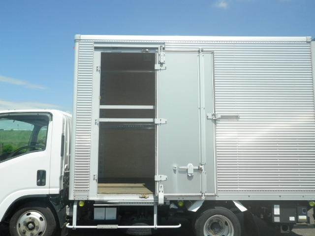 いすゞエルフアルミバン小型（2t・3t）[写真05]