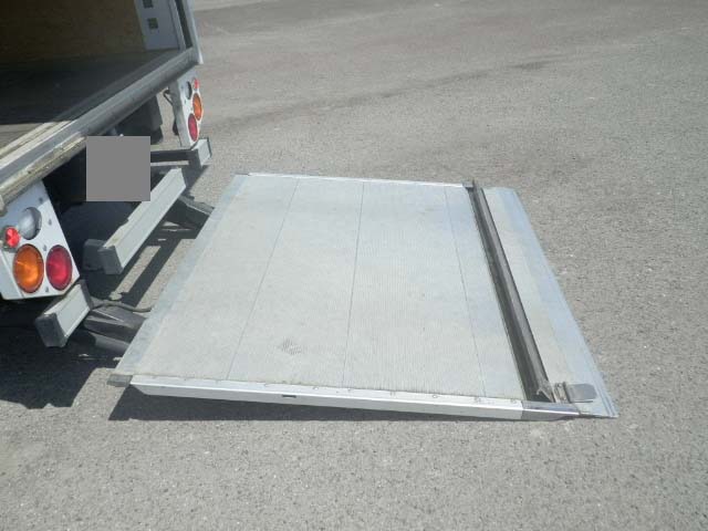 いすゞエルフアルミバン小型（2t・3t）[写真08]