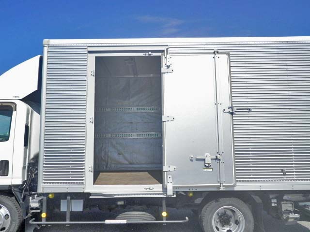 いすゞエルフアルミバン小型（2t・3t）[写真05]