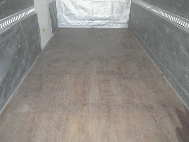 いすゞエルフアルミバン小型（2t・3t）[写真07]