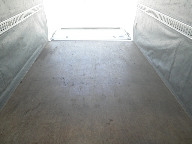 いすゞエルフアルミバン小型（2t・3t）[写真08]