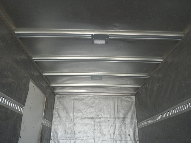 いすゞエルフアルミバン小型（2t・3t）[写真09]