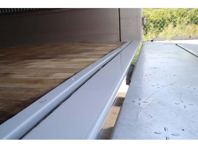 いすゞエルフアルミウイング小型（2t・3t）[写真21]