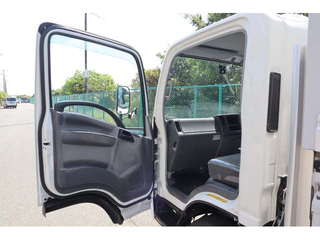 いすゞエルフアルミウイング小型（2t・3t）[写真05]