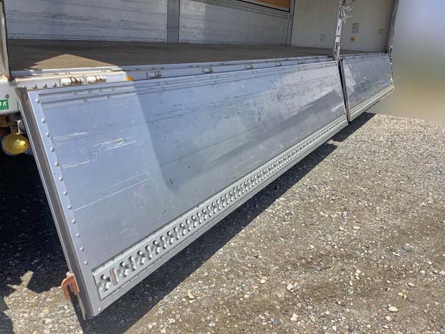 いすゞギガアルミウイング大型（10t）[写真10]