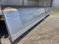 いすゞギガアルミウイング大型（10t）[写真10]