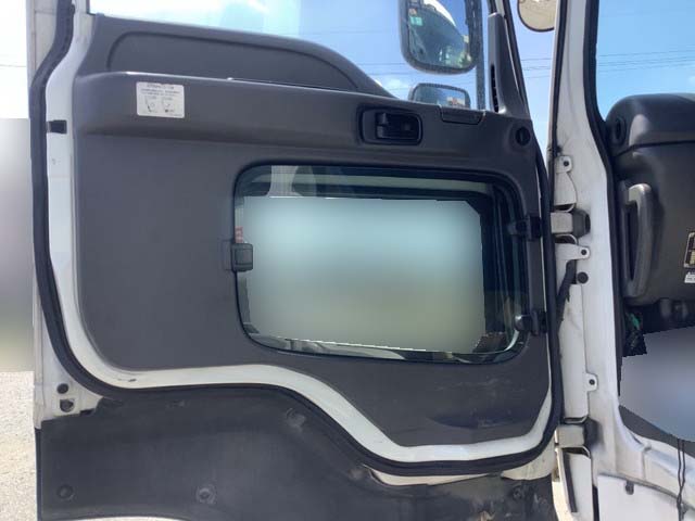 いすゞギガアルミウイング大型（10t）[写真24]