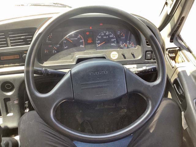 いすゞギガアルミウイング大型（10t）[写真30]