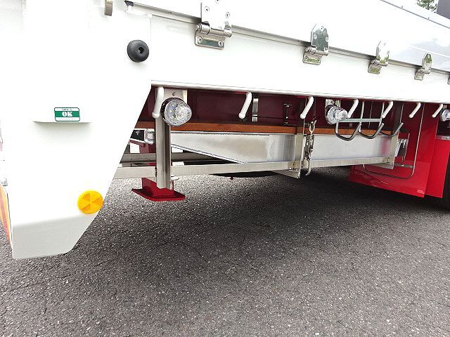 いすゞギガセルフクレーン4段大型（10t）[写真10]