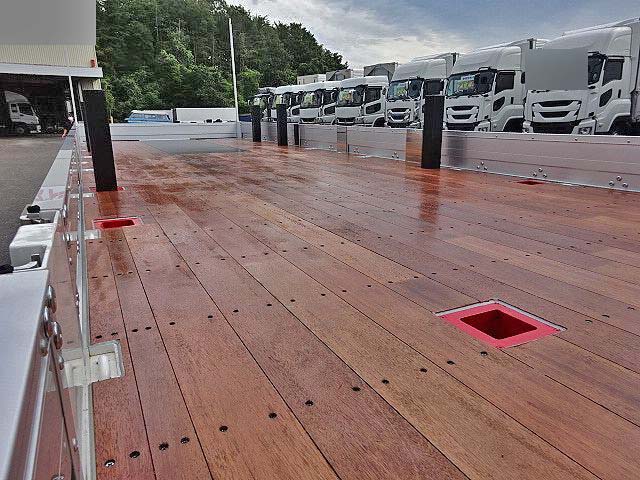 いすゞギガセルフクレーン4段大型（10t）[写真14]