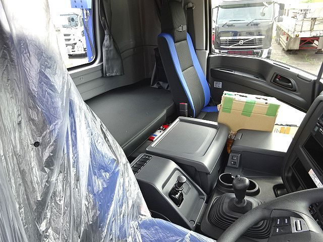 いすゞギガセルフクレーン4段大型（10t）[写真15]