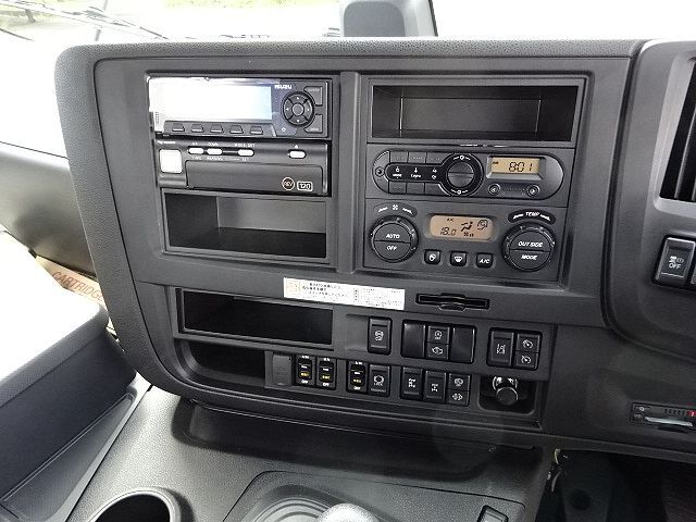 いすゞギガセルフクレーン4段大型（10t）[写真18]