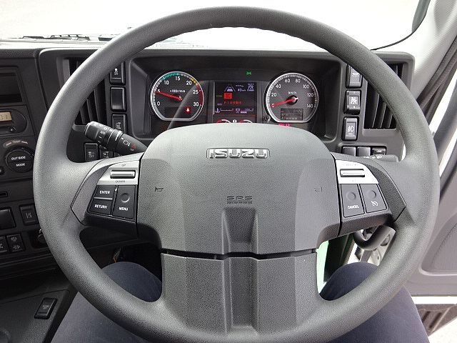 いすゞギガセルフクレーン4段大型（10t）[写真19]