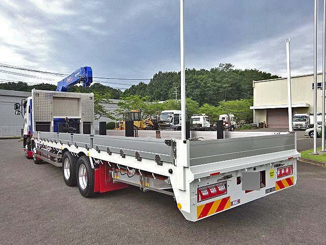 いすゞギガセルフクレーン4段大型（10t）[写真02]