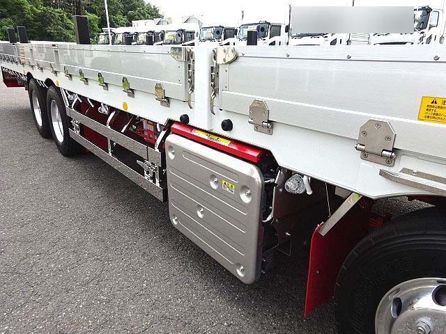 いすゞギガセルフクレーン4段大型（10t）[写真06]