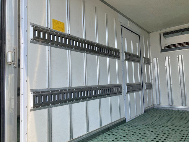 三菱ふそうキャンター冷凍車（冷蔵車）小型（2t・3t）[写真13]