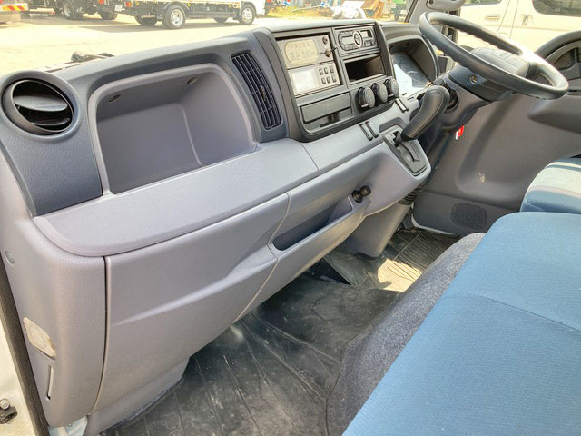 三菱ふそうキャンター冷凍車（冷蔵車）小型（2t・3t）[写真30]