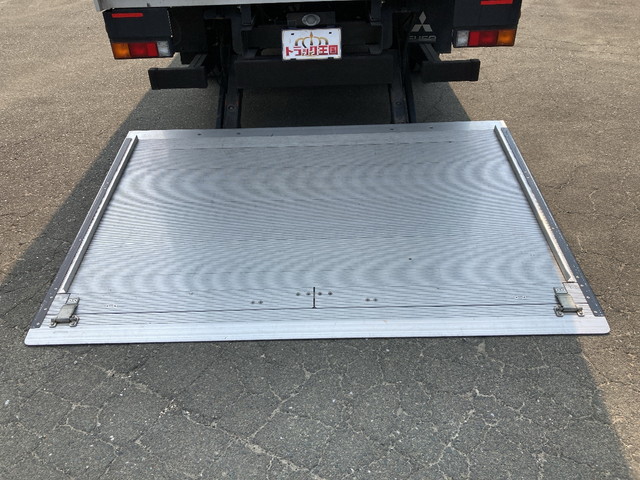 三菱ふそうキャンターアルミバン小型（2t・3t）[写真16]