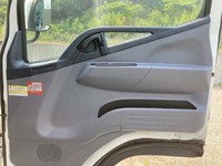 三菱ふそうキャンターアルミバン小型（2t・3t）[写真26]