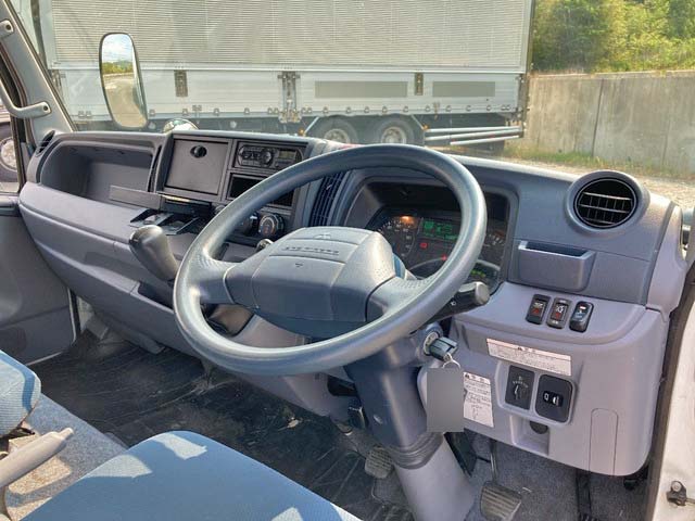 三菱ふそうキャンターアルミバン小型（2t・3t）[写真30]