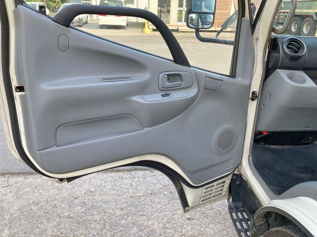 日野デュトロアルミバン小型（2t・3t）[写真28]