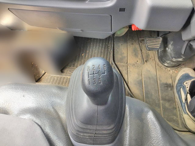 いすゞエルフクレーン4段小型（2t・3t）[写真36]