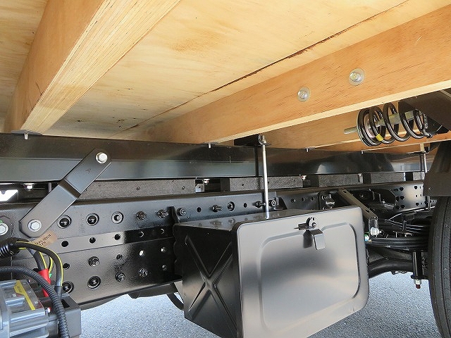 三菱ふそうキャンタークレーン4段小型（2t・3t）[写真21]