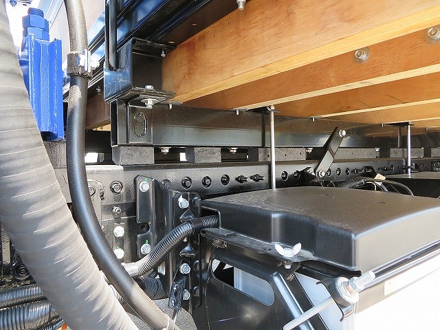 三菱ふそうキャンタークレーン4段小型（2t・3t）[写真23]