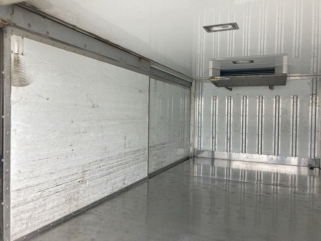 いすゞエルフ冷凍車（冷蔵車）小型（2t・3t）[写真13]