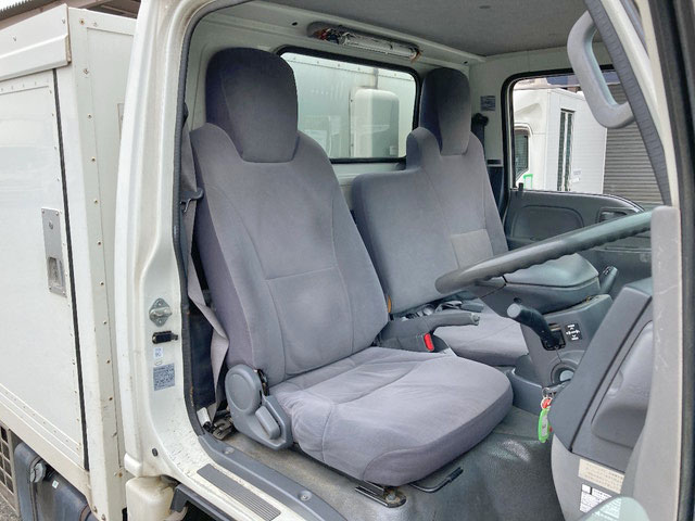 いすゞエルフ冷凍車（冷蔵車）小型（2t・3t）[写真34]