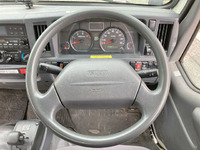 いすゞエルフ冷凍車（冷蔵車）小型（2t・3t）[写真36]