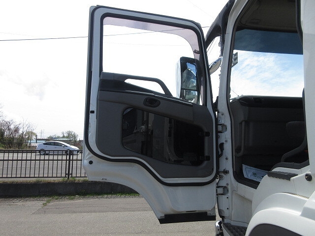 三菱ふそうスーパーグレートダンプ大型（10t）[写真32]