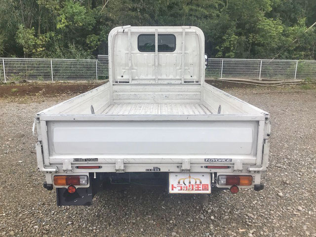トヨタトヨエース平ボディ小型（2t・3t）[写真12]
