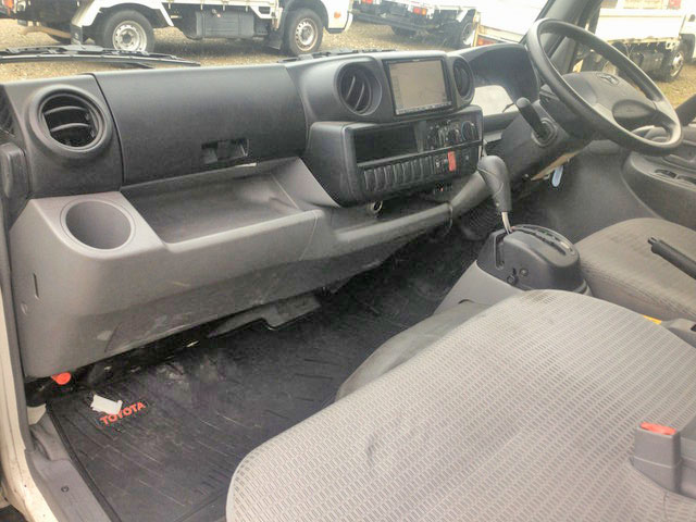 トヨタトヨエース平ボディ小型（2t・3t）[写真31]