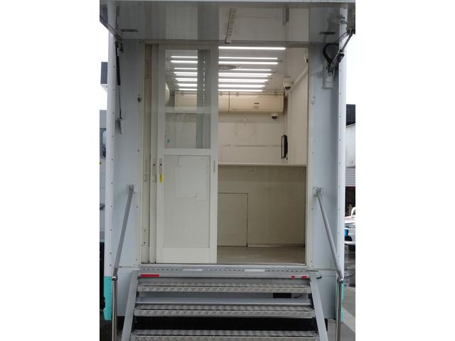 いすゞエルフ移動販売車小型（2t・3t）[写真07]