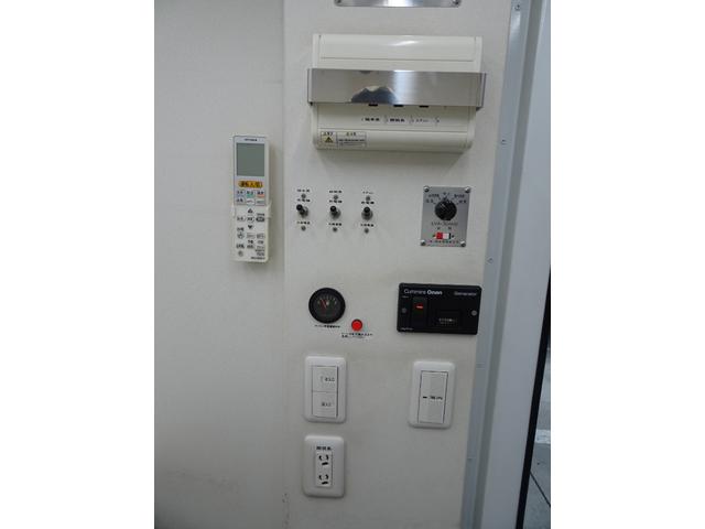 いすゞエルフ移動販売車小型（2t・3t）[写真18]