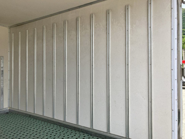 いすゞエルフ冷凍車（冷蔵車）小型（2t・3t）[写真15]