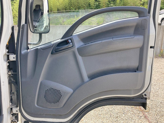 いすゞエルフ冷凍車（冷蔵車）小型（2t・3t）[写真30]