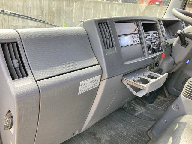 いすゞエルフ冷凍車（冷蔵車）小型（2t・3t）[写真31]